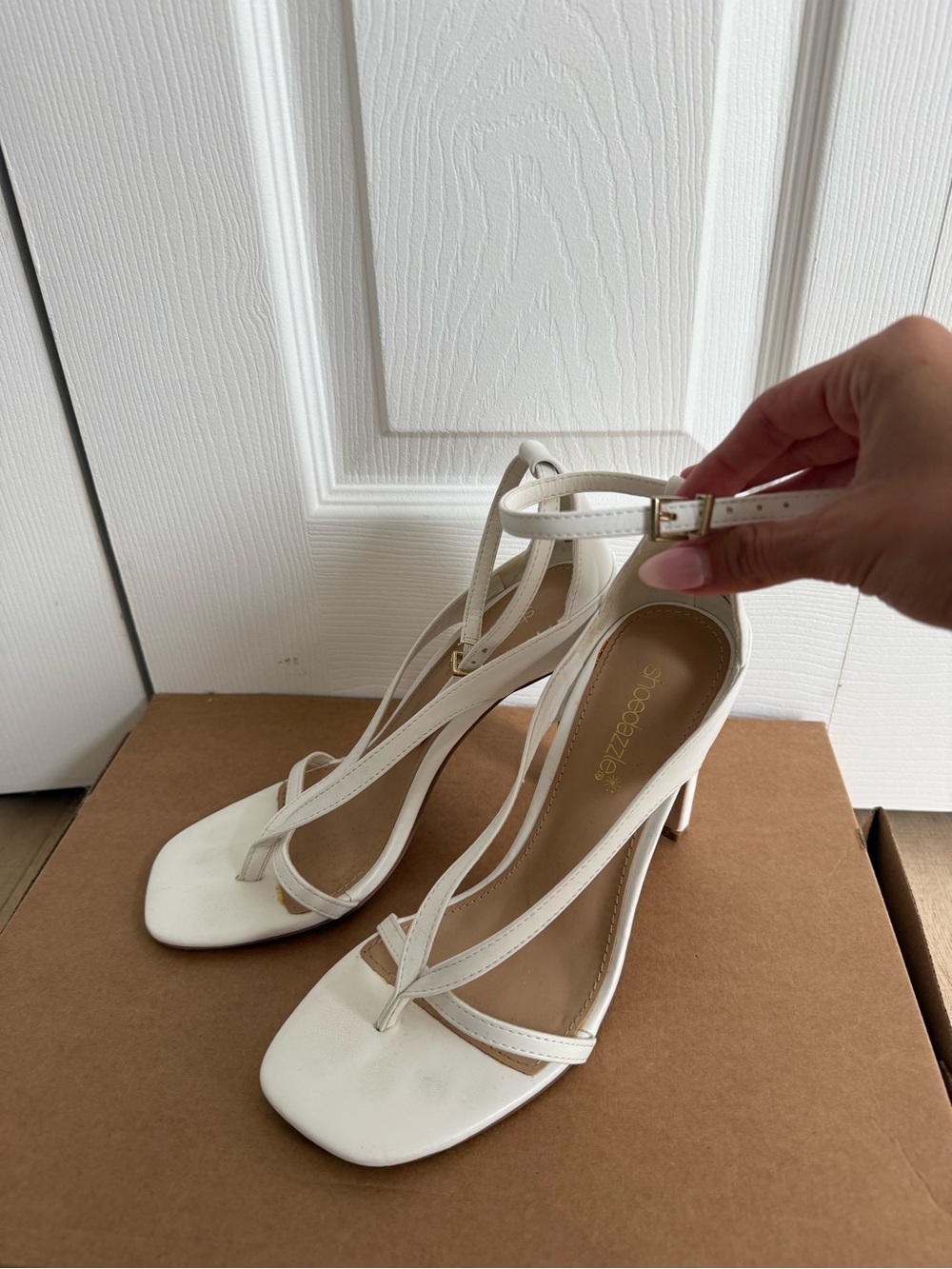 Shoe Dazzle White Strappy T-Strap Heeled Sandals